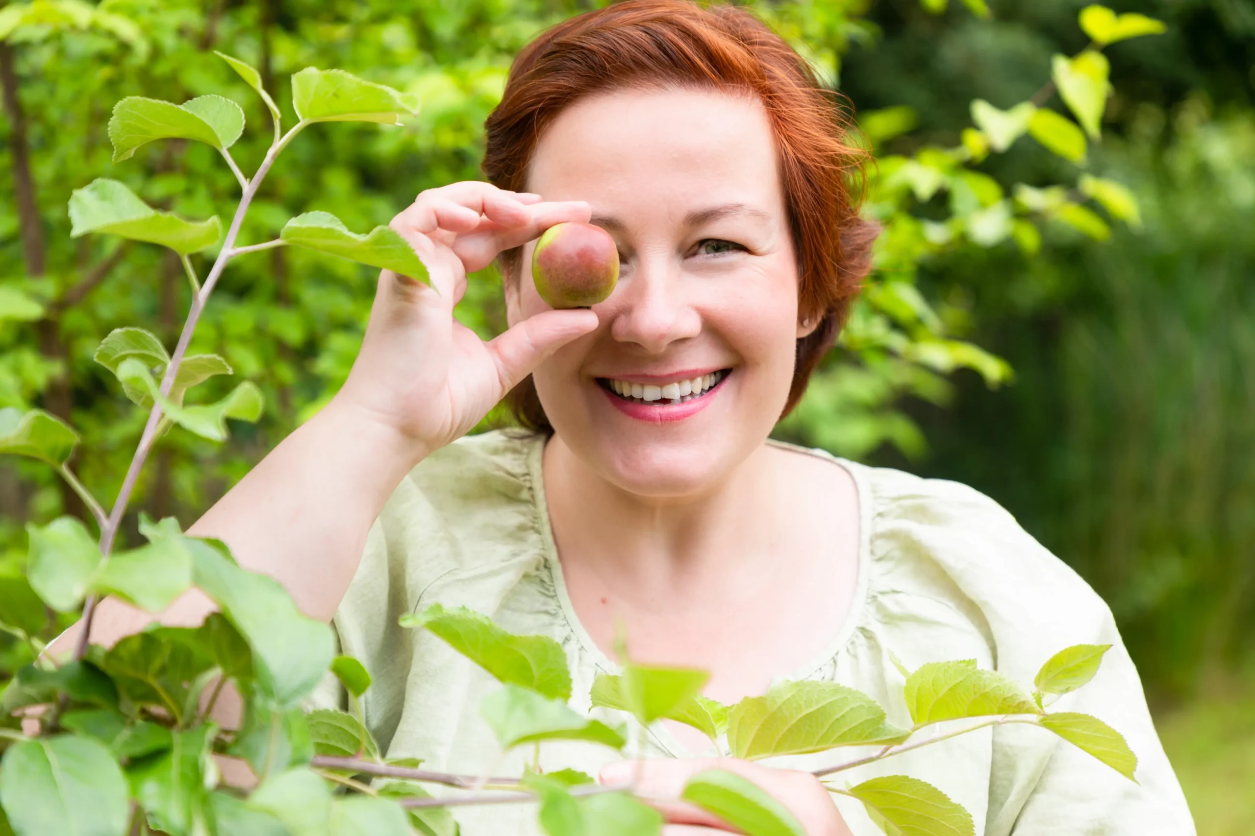 lydia-mit-apfel-online-backkurse